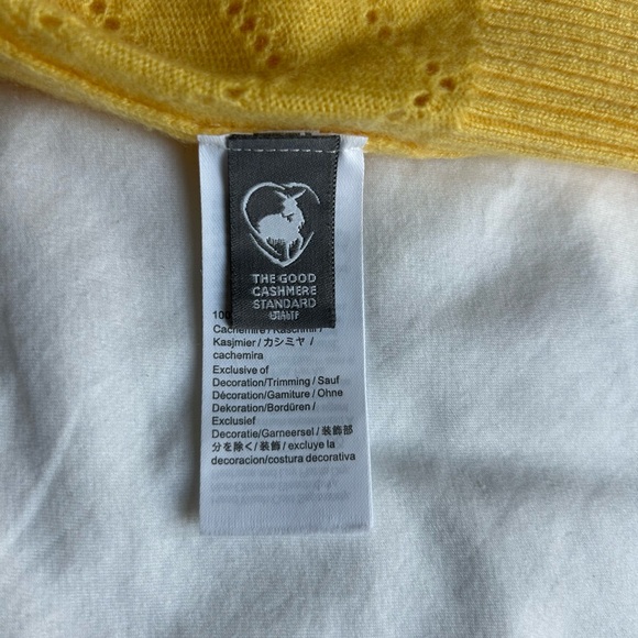 Cashmere sweater in yellow. - Picture 5 of 6